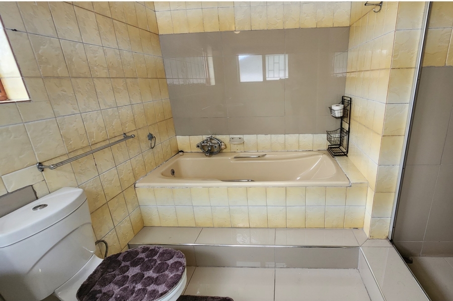 7 Bedroom Property for Sale in Parow Valley Western Cape